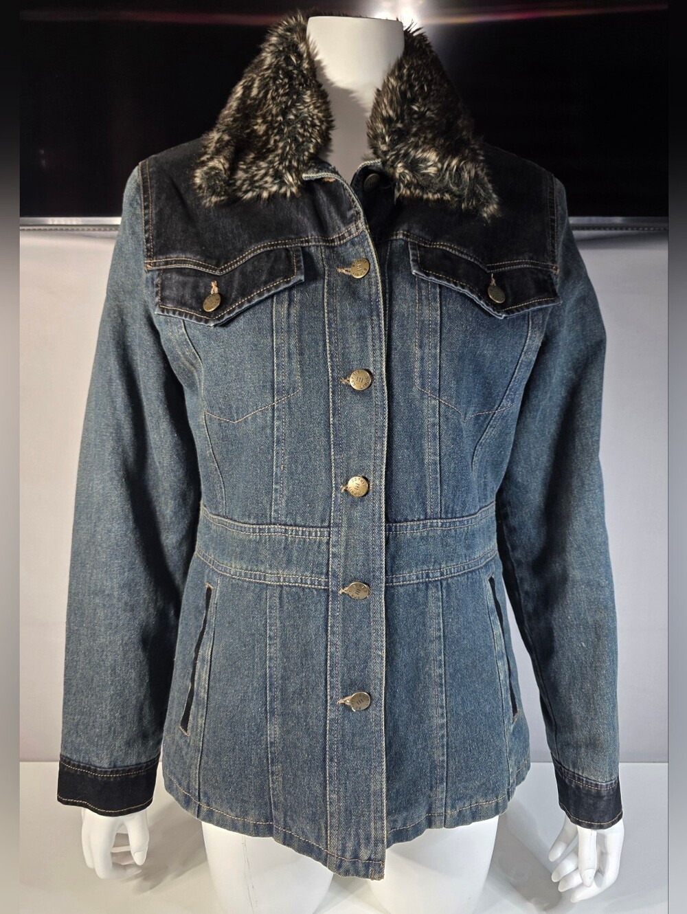 Vintage Y2K-era Esprit Denim Jacket removable Faux Fur Collar Size Medium